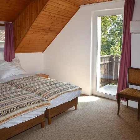 Homestay Haus Pelso Gyenesdias