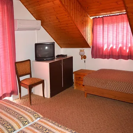 Homestay Haus Pelso *