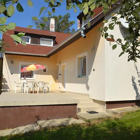 Homestay Haus Pelso *