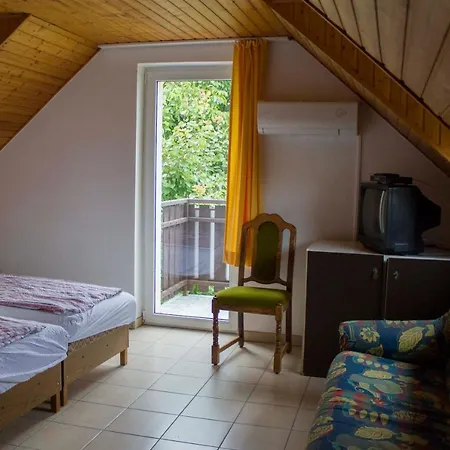 Haus Pelso Homestay Gyenesdias